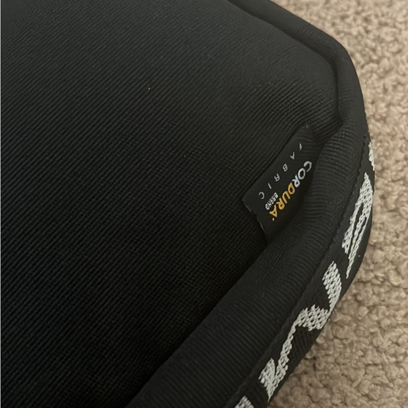 *SOLD* Supreme SS18 Shoulder Bag - Picture 3 of 3